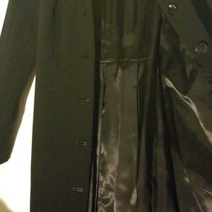 Long business/casual  coat/jacket .. w/ pockets
